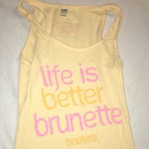 Hooters t shirt